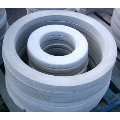 Stacked round concrete shrub surround rings